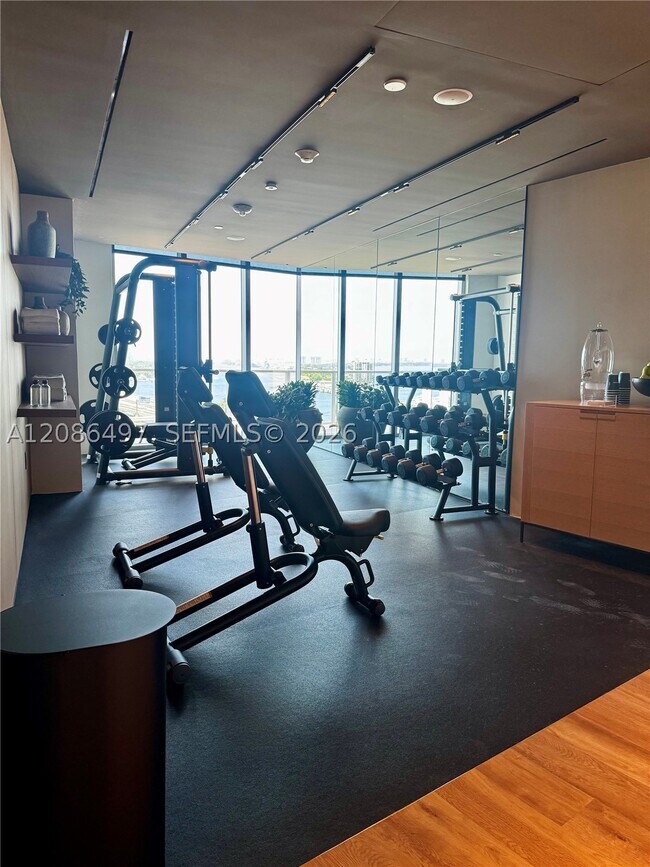 Building Photo - 1400 Biscayne Blvd