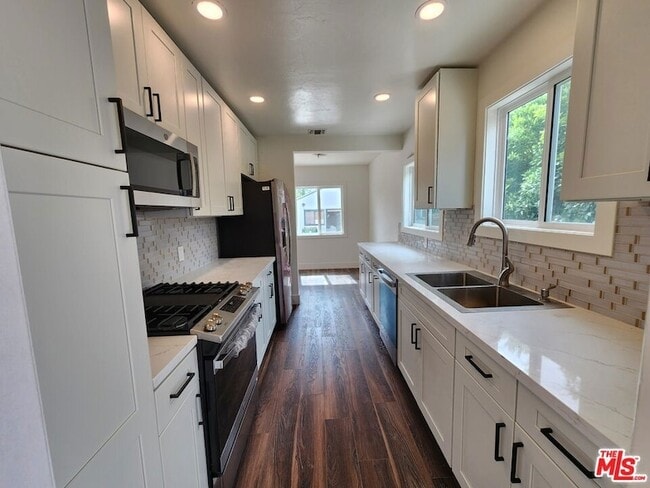 Building Photo - 6639 Chimineas Ave