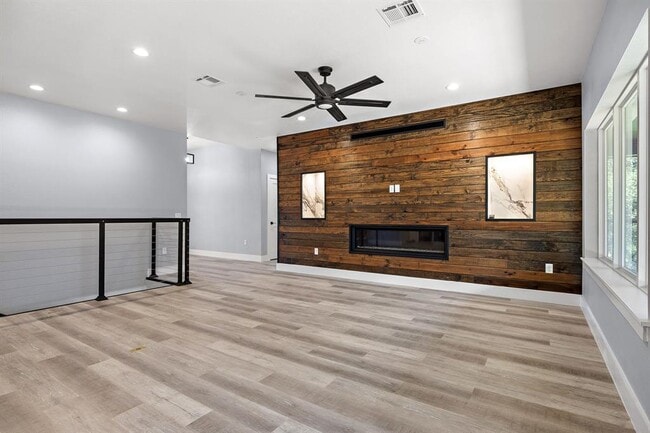 Building Photo - 3013 Clark Ave