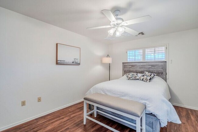 Building Photo - Pending/ Rented - Turnkey Charm in Green Valley – Furnished Townhome with Gated Serenity!