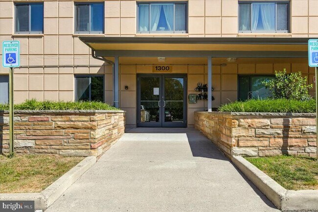 Building Photo - 1300 S Arlington Ridge Rd