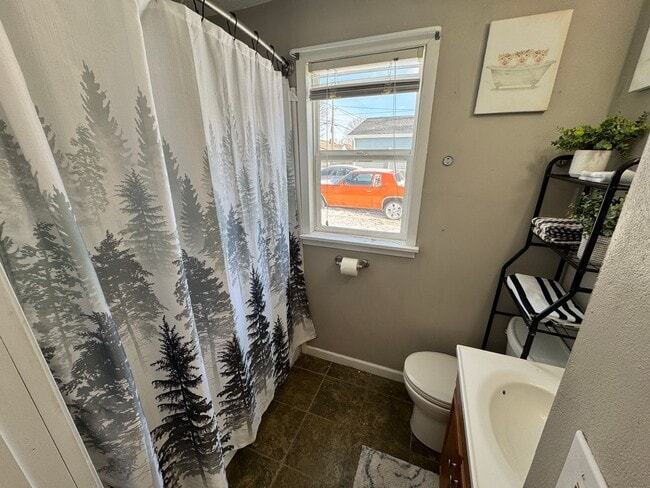 Building Photo - 2 bed, 1 bath home for rent in Waterloo