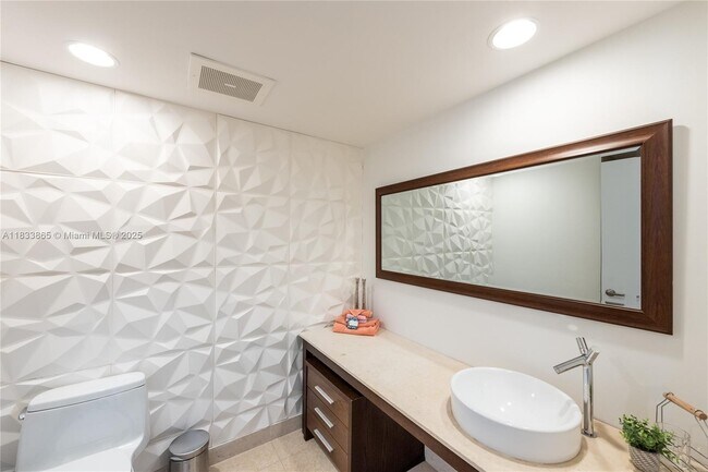 Building Photo - 465 Brickell Ave