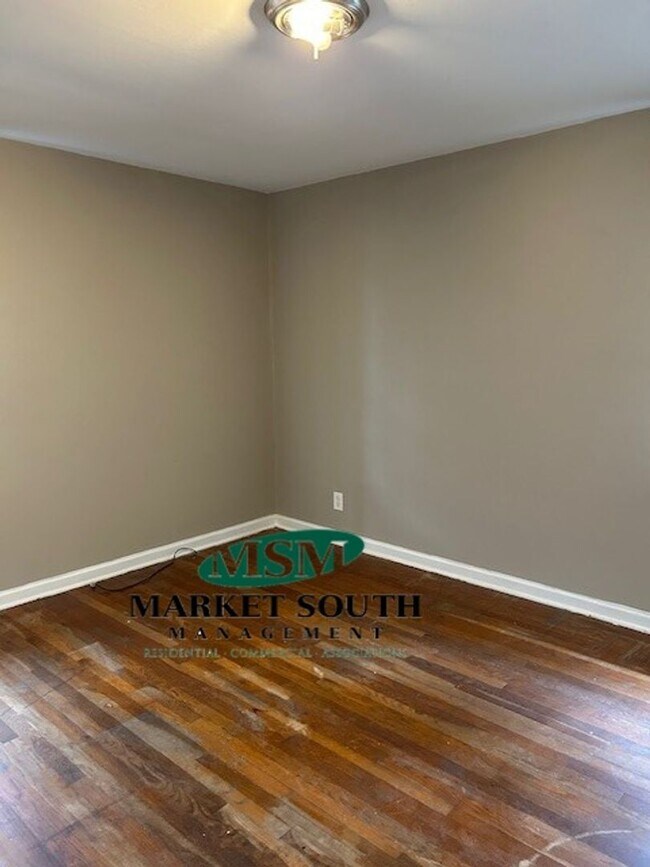 Building Photo - ~~APPLICATION PENDING~~Midtown single fami...