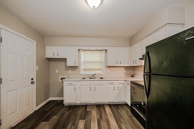 Building Photo - 735 Edgegreen Dr