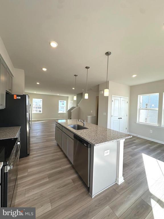 Building Photo - 317 Short Br Dr