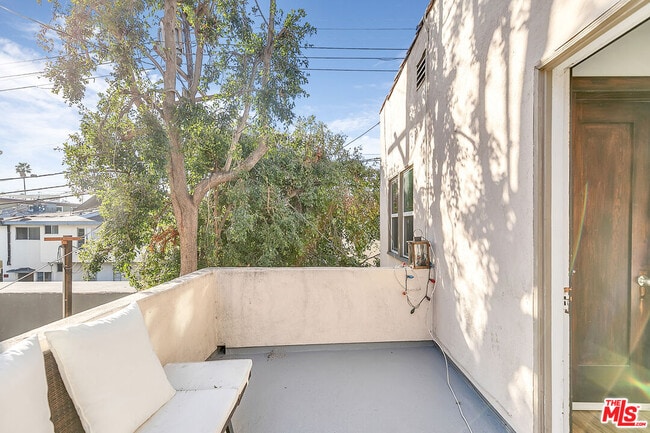 Building Photo - 1603 1/4 N Harvard Blvd