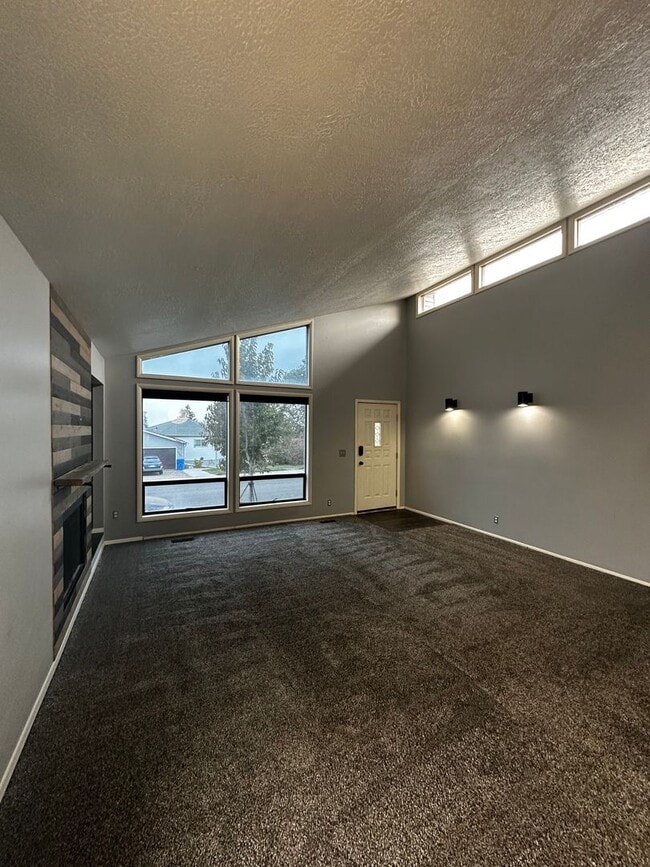 Building Photo - Wonderful Single-Family Home in The Highla...