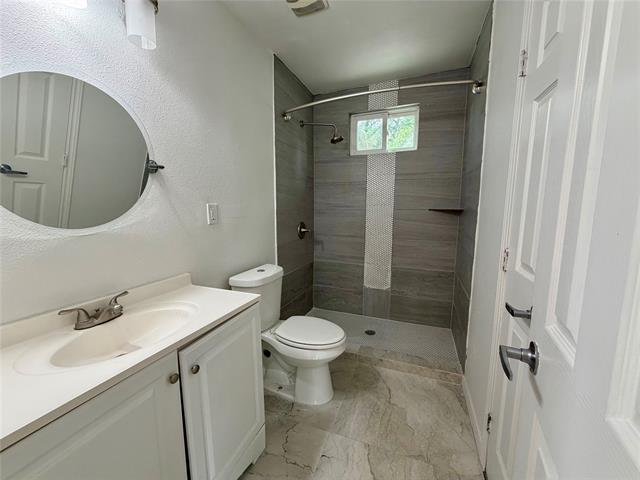 Building Photo - 2303 Deer Path Dr