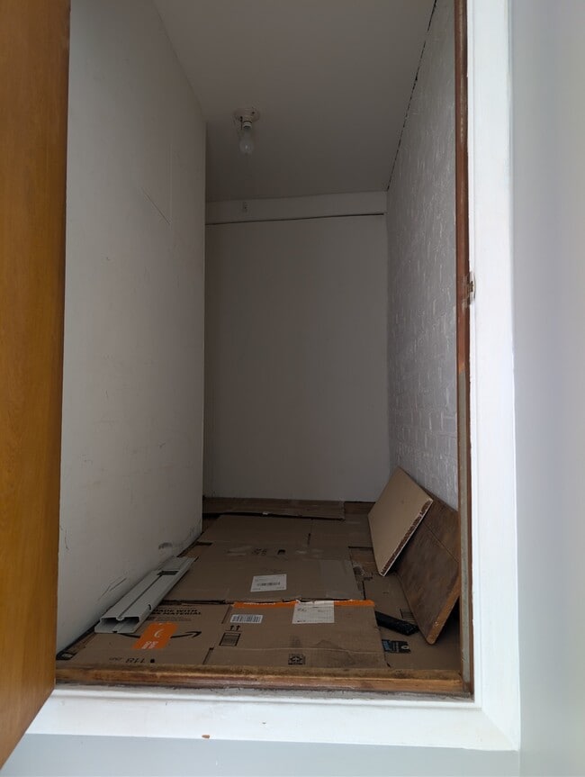 Building Photo - 7041 W Addison St