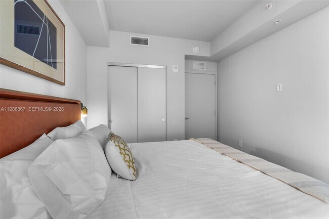 Building Photo - 601 N Miami Ave