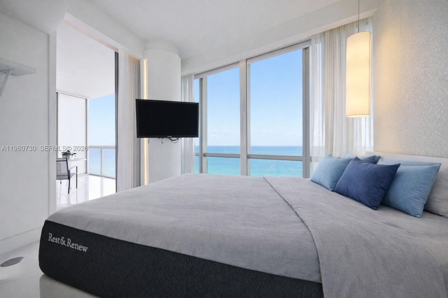 Building Photo - 17121 Collins Ave