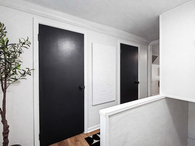 Building Photo - 5252 W 45th St