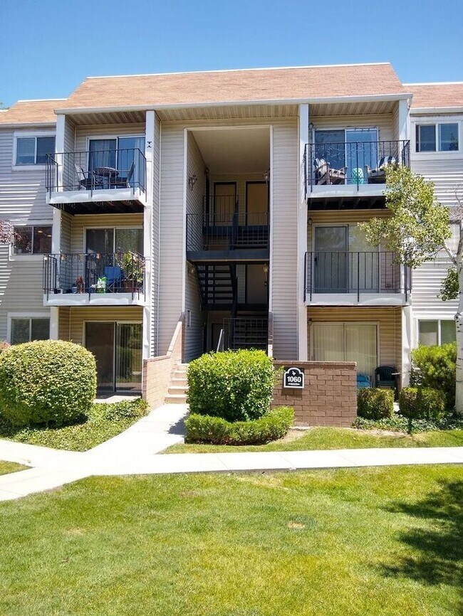 Building Photo - Beautiful Quailbrook 2 Bedroom!