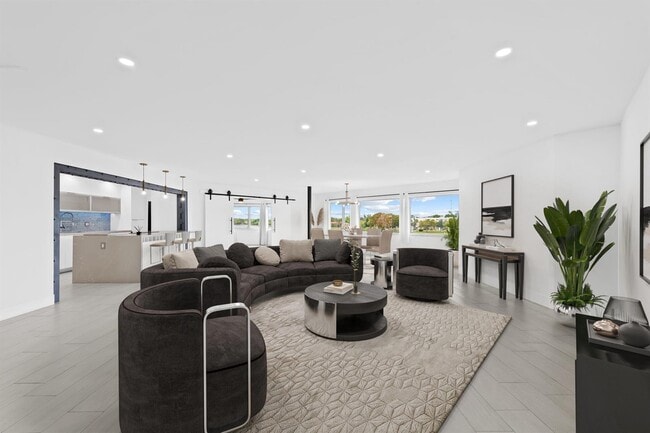 Building Photo - 877 NE 195th St