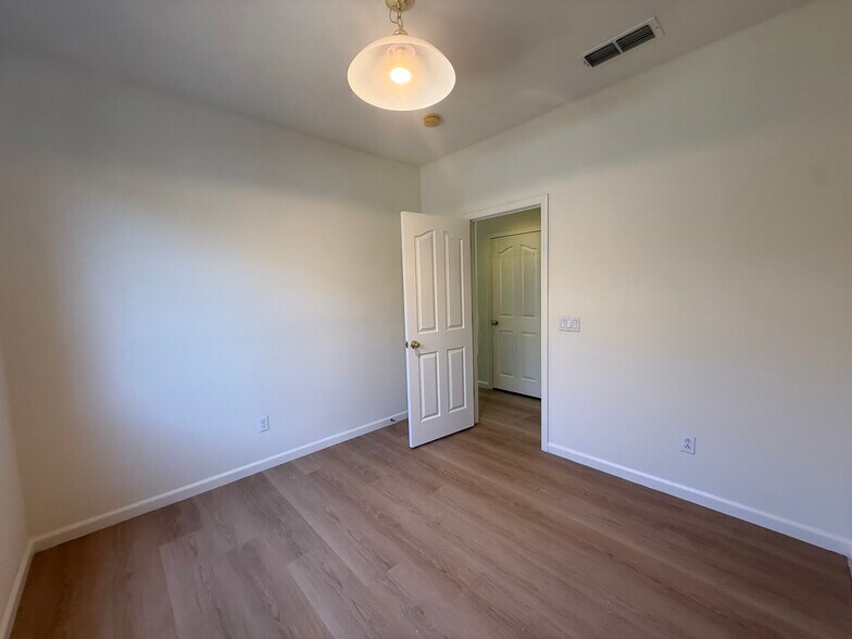 Building Photo - 9633 McKenna Dr