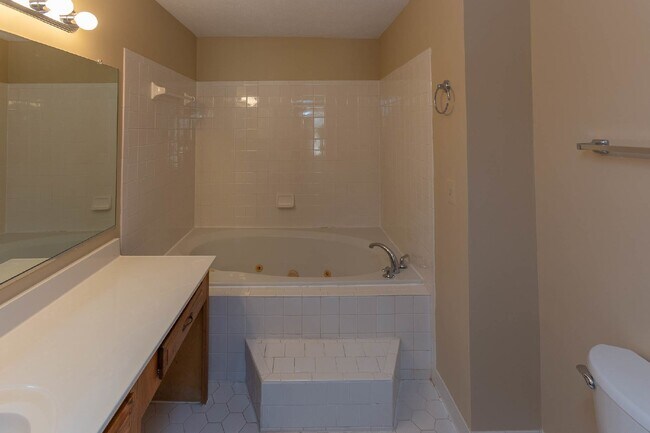 Building Photo - 3 BR, 2.5 BA Townhome in North Stafford