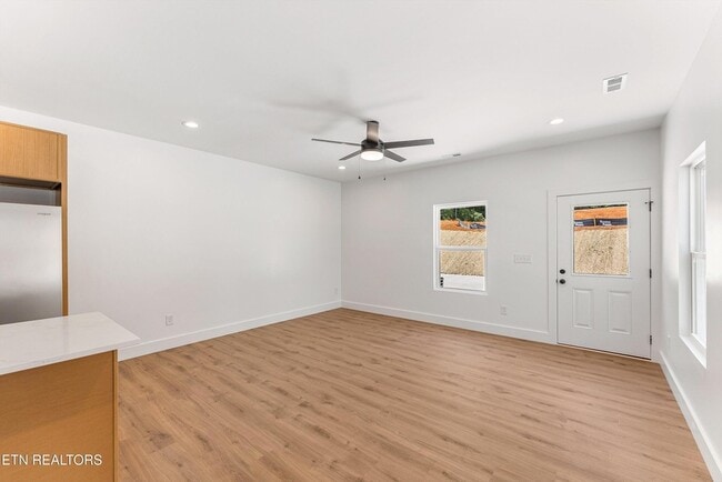 Building Photo - 3425 Garden Dr