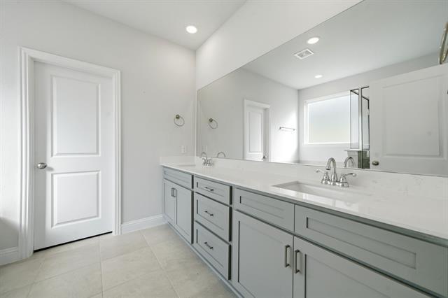 Building Photo - 500 Portina Dr