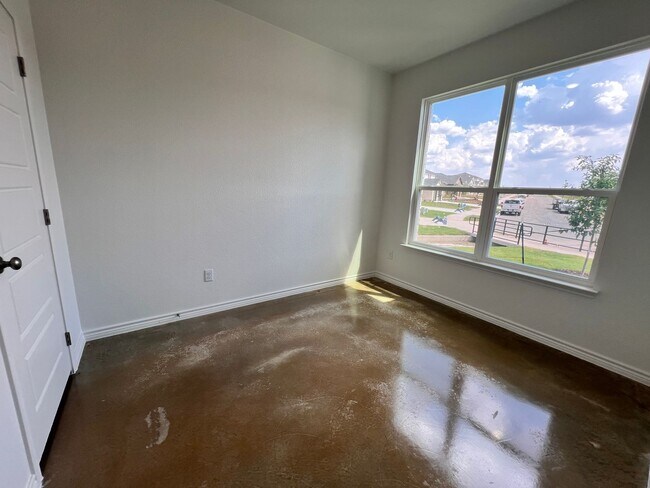 Building Photo - 3909 American Elm Dr
