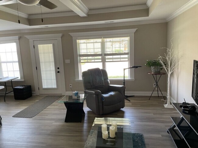 Building Photo - Maryville 37801 - 3 bedroom, 2 bath - call Ed Johnson 865-924-5045