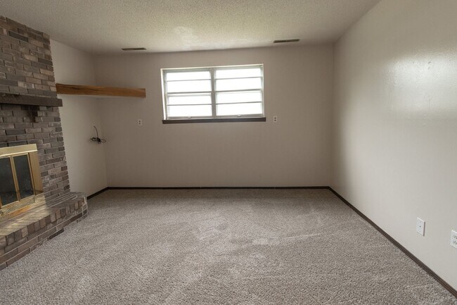 Building Photo - 1584-1586 Sonora Dr