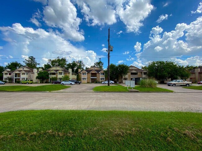 Building Photo - 1308 Brenda Ln