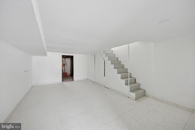 Building Photo - 110 N Sickels St