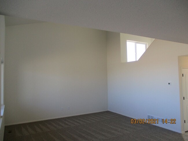 Building Photo - 3 Bed, 2.5 Bath - 2 Story Home in Windsor's Raindance Subdivision!