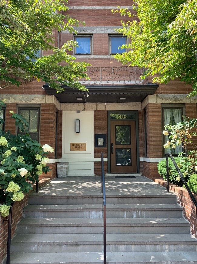 Building Photo - 410 11th St NE