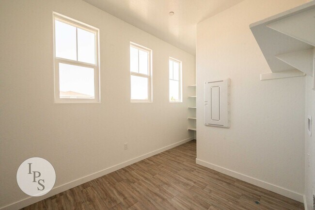 Building Photo - 2808 N Vahe Ave