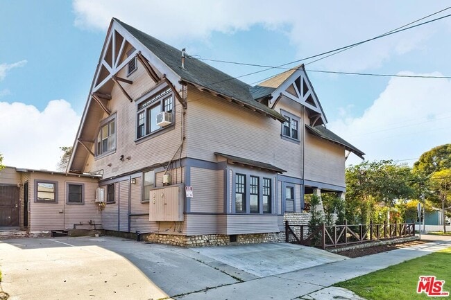 Building Photo - 1054 Maine Ave