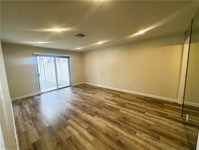 Building Photo - 4180 Blue Heron Ct