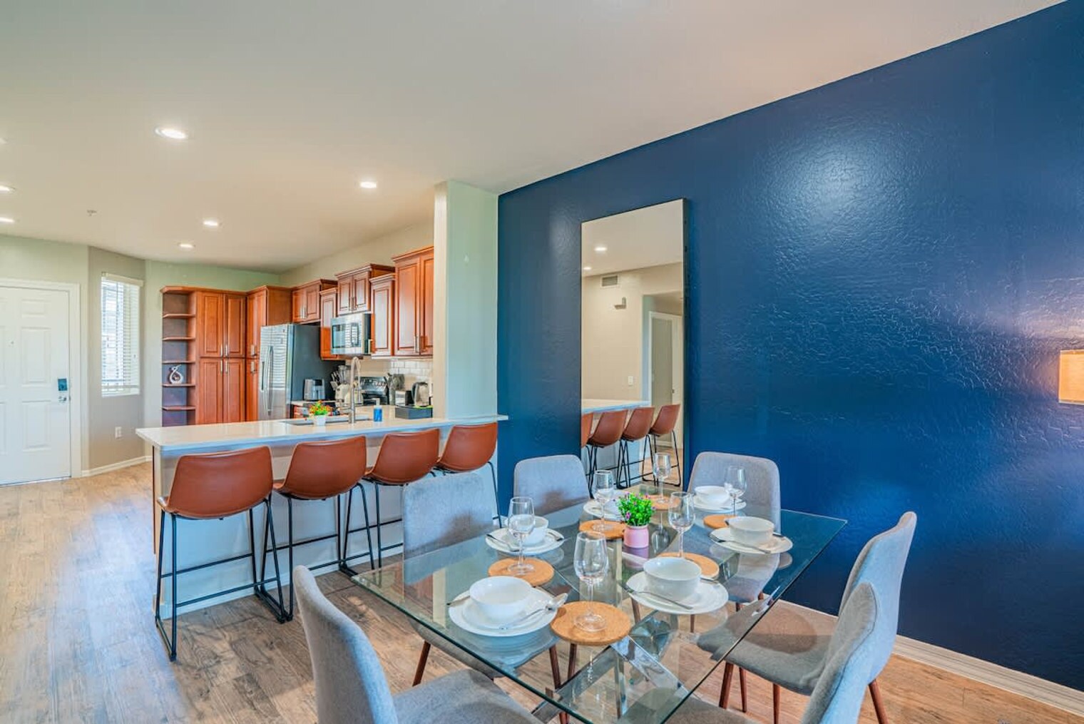 Building Photo - 1275 E University Dr