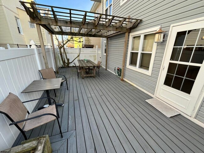 Building Photo - 9 N Wissahickon Ave