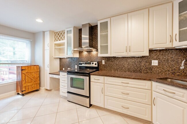 Building Photo - Great 3br 2.5 Bath Townhome in Rockville MD