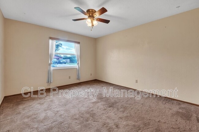 Building Photo - 709 Hillville Dr