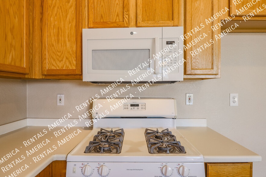 Building Photo - 17547 W Coyote Trail Dr