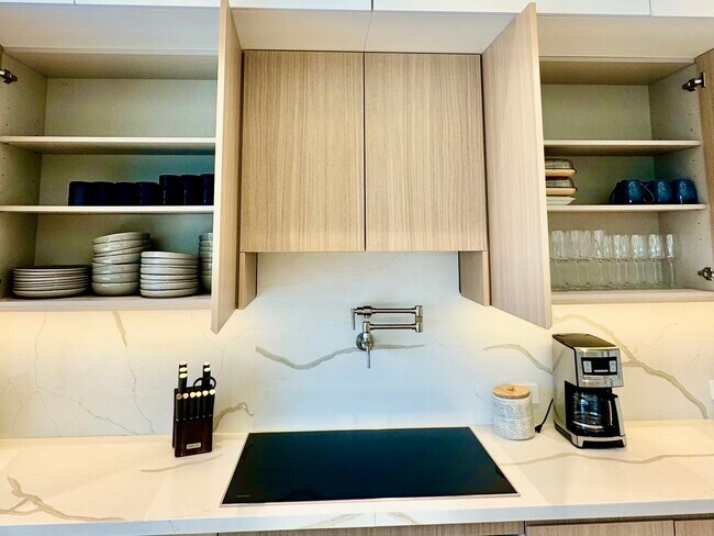 Building Photo - 2757 NE 34th St