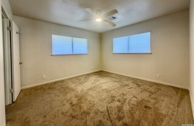 Building Photo - 115 Encino Grande St