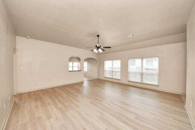 Building Photo - 2414 Argos Dr