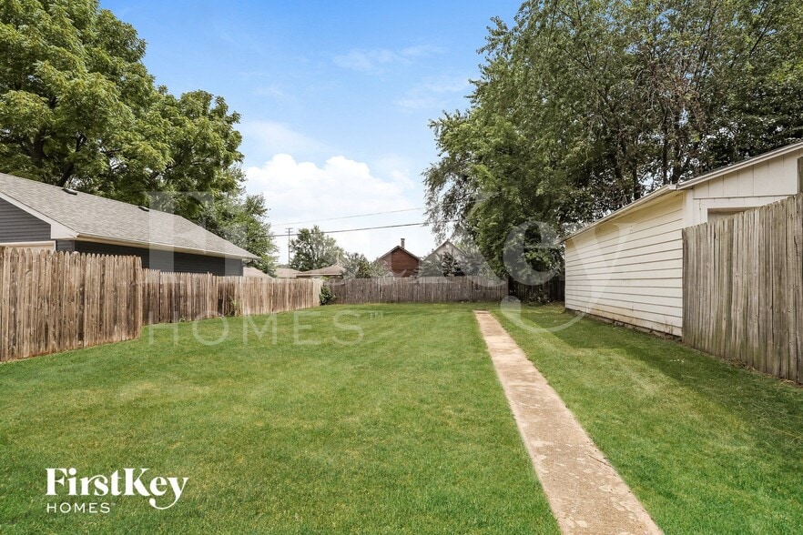 Building Photo - 814 Bowditch St