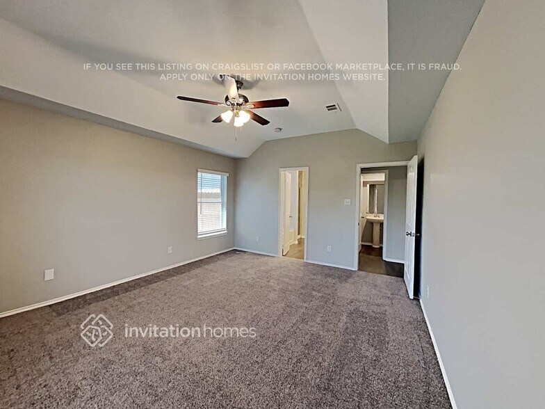 Building Photo - 824 Blue Heron Ln