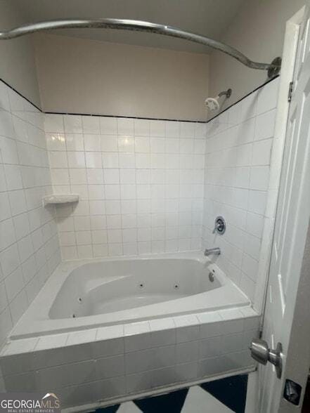 Building Photo - 2439 Plantation Dr