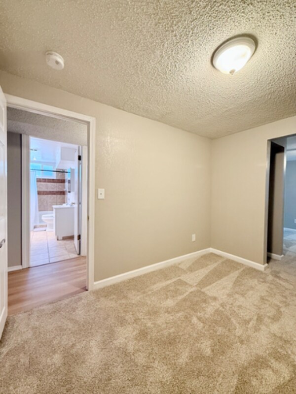 Building Photo - 1601 27th Ave