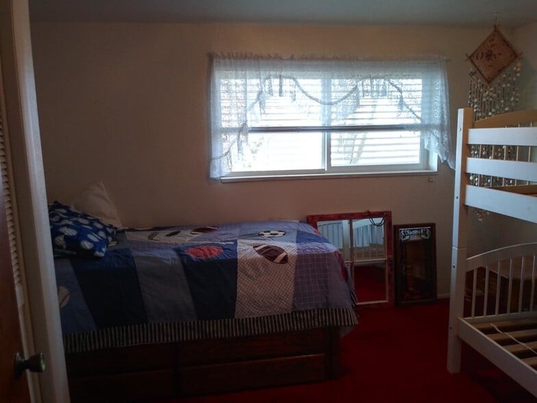 Building Photo - 475 Edgehill Dr