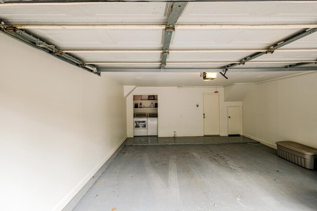 Building Photo - 3139 Bissonnet St
