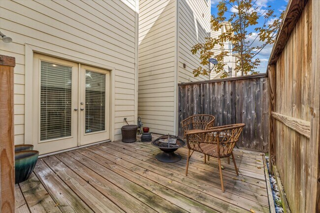 Building Photo - 650 Westcross St