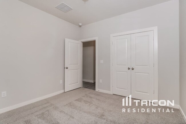 Building Photo - 556 Raglands Rd