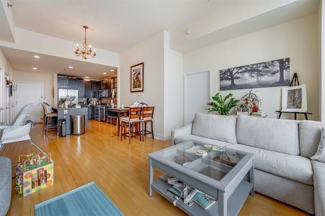 Building Photo - 1125 Maxwell Ln